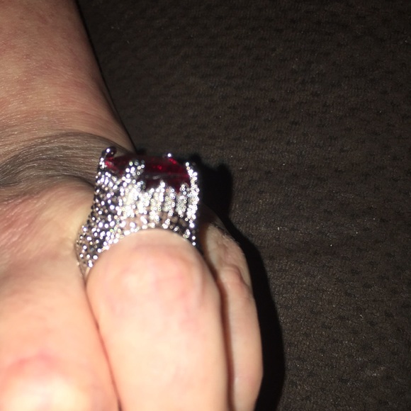 Gorgeous Vintage Style Ring - Picture 5 of 6